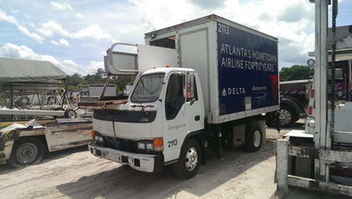 Catering Truck Tesco Hi-Lift Inc./Isuzu CL40-12