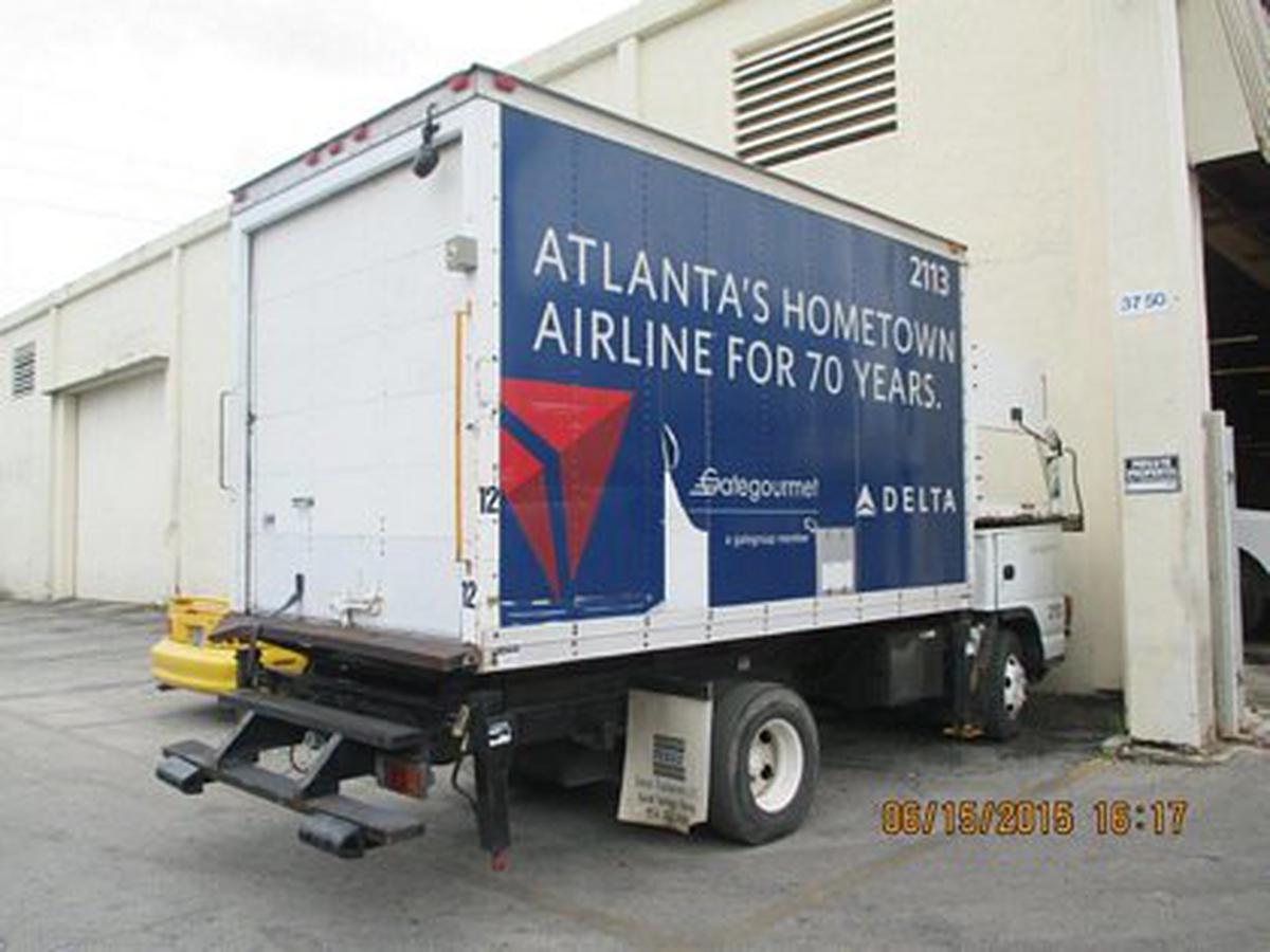 Catering Truck Tesco Hi-Lift Inc./Isuzu CL40-12