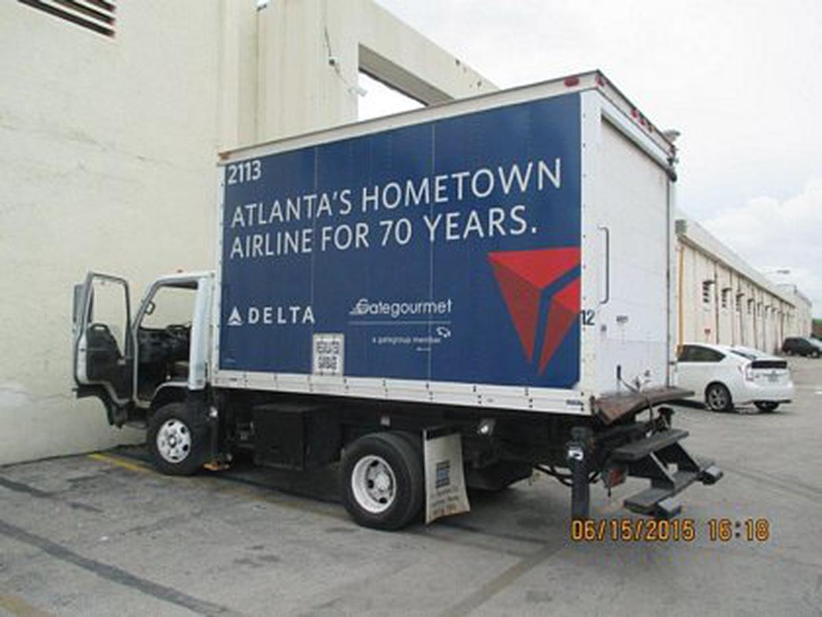 Catering Truck Tesco Hi-Lift Inc./Isuzu CL40-12