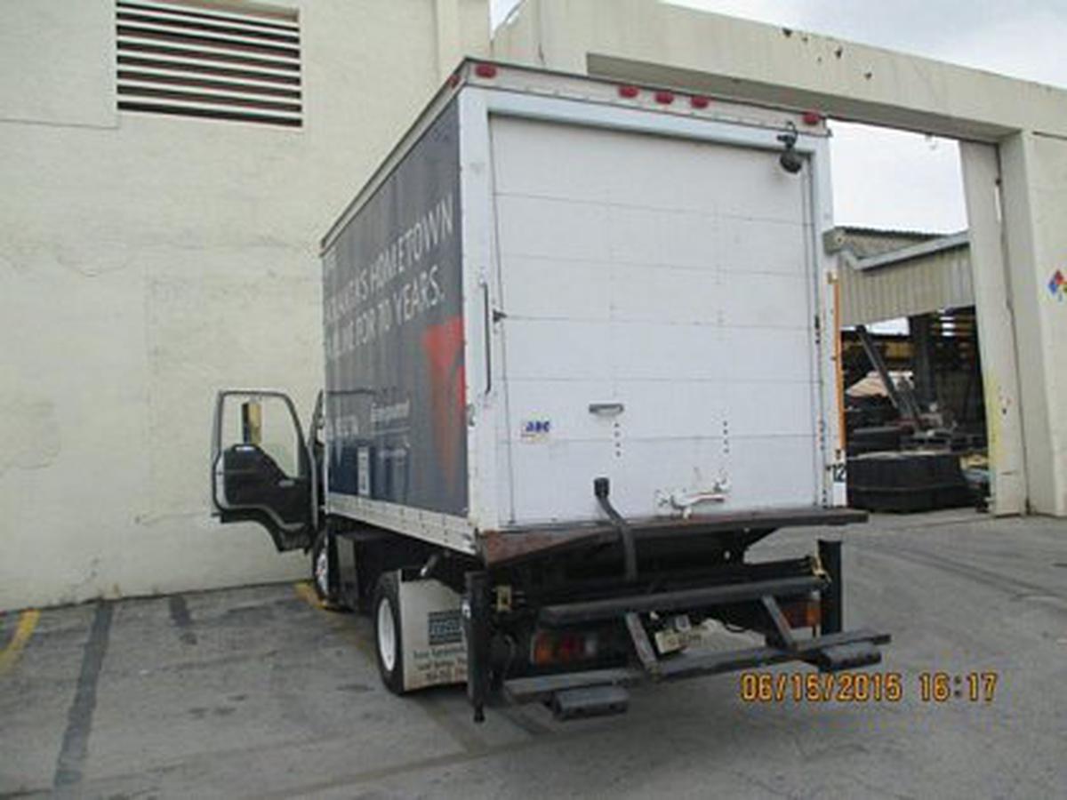 Catering Truck Tesco Hi-Lift Inc./Isuzu CL40-12