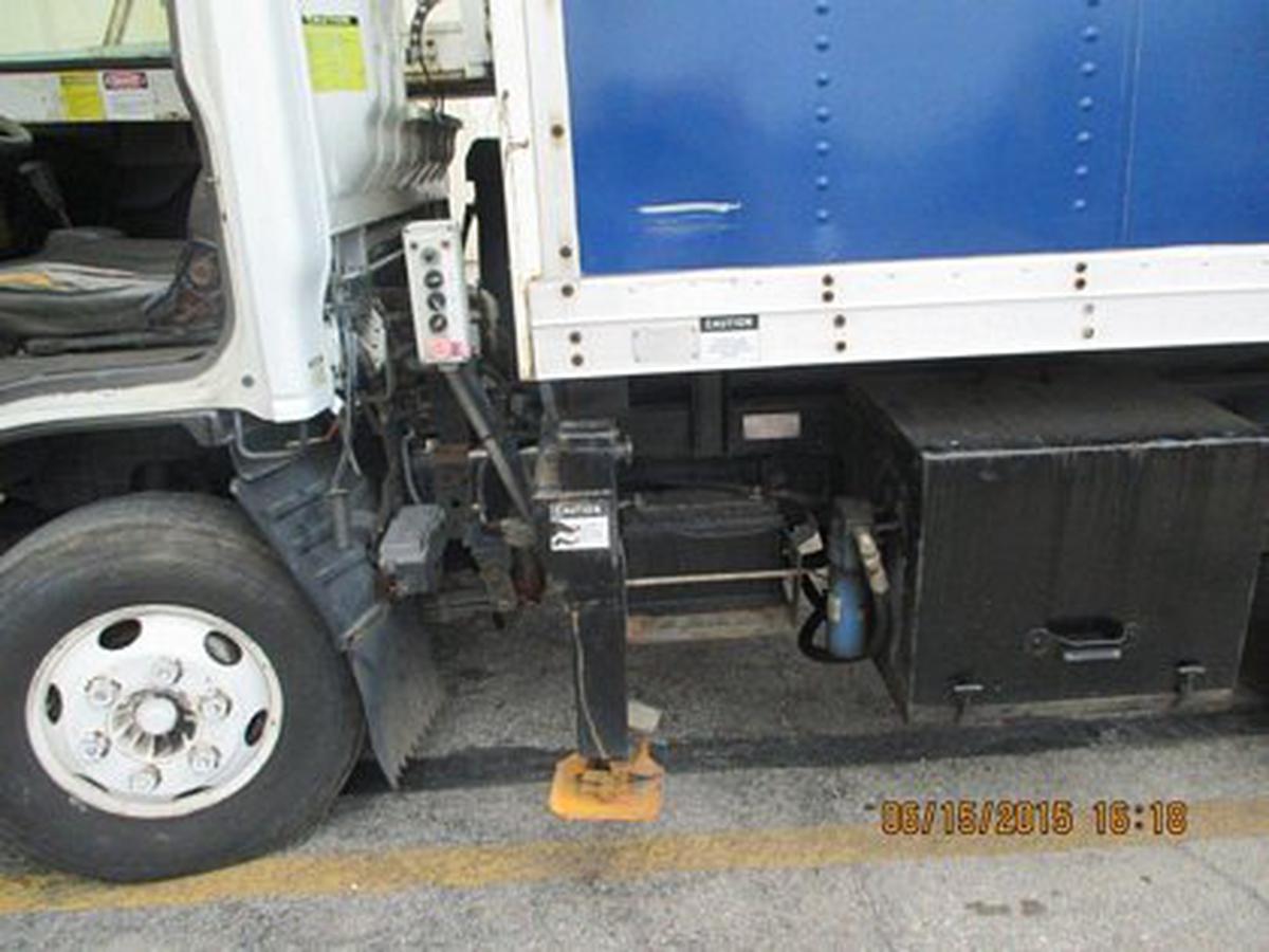 Catering Truck Tesco Hi-Lift Inc./Isuzu CL40-12