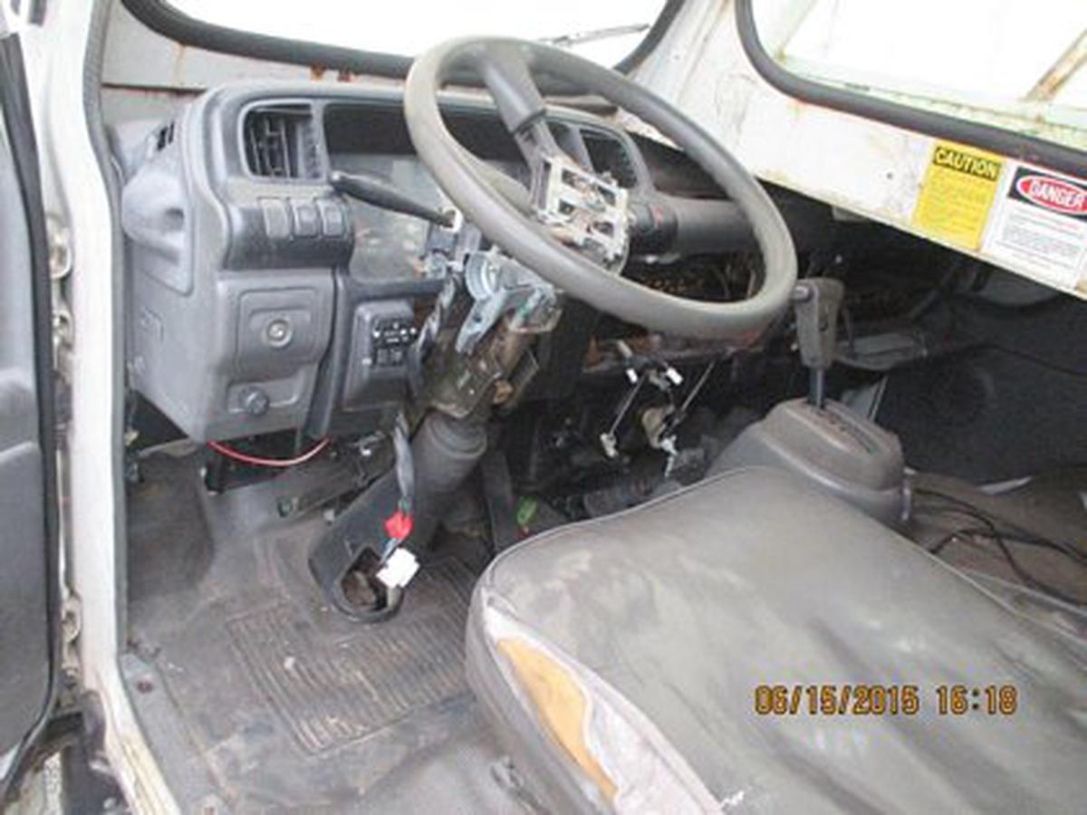 Catering Truck Tesco Hi-Lift Inc./Isuzu CL40-12