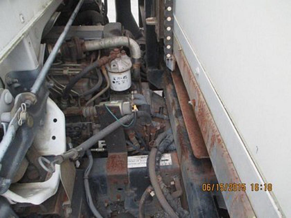 Catering Truck Tesco Hi-Lift Inc./Isuzu CL40-12