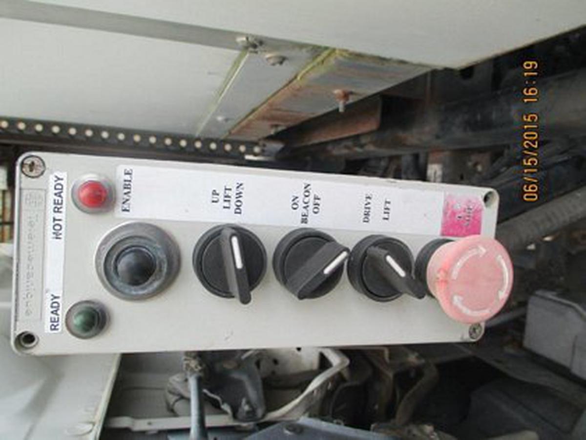 Catering Truck Tesco Hi-Lift Inc./Isuzu CL40-12