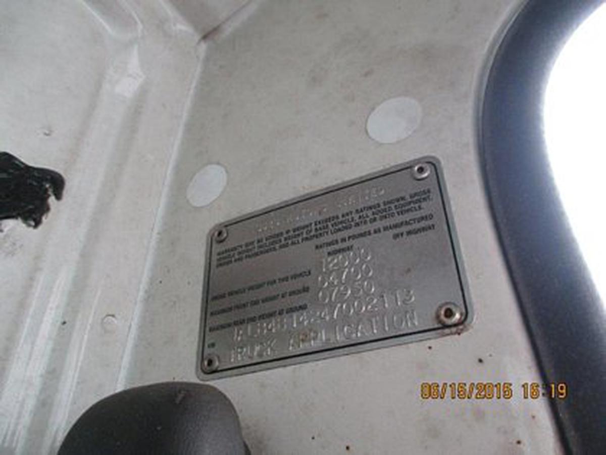 Catering Truck Tesco Hi-Lift Inc./Isuzu CL40-12