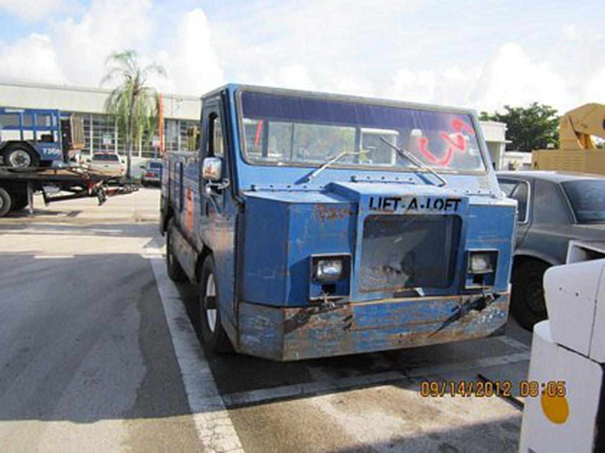 1998 Lift-A-Loft APV- LAV