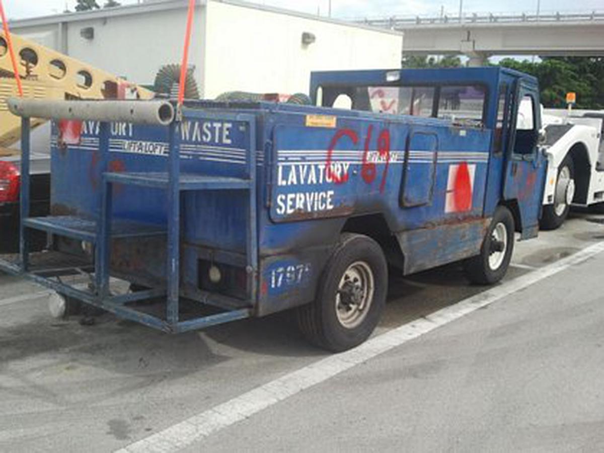 1998 Lift-A-Loft APV- LAV