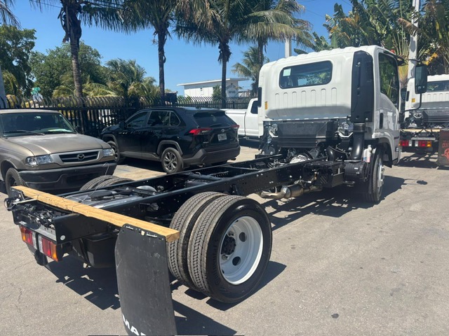 Truck Chassis Isuzu NPR - Gasoline