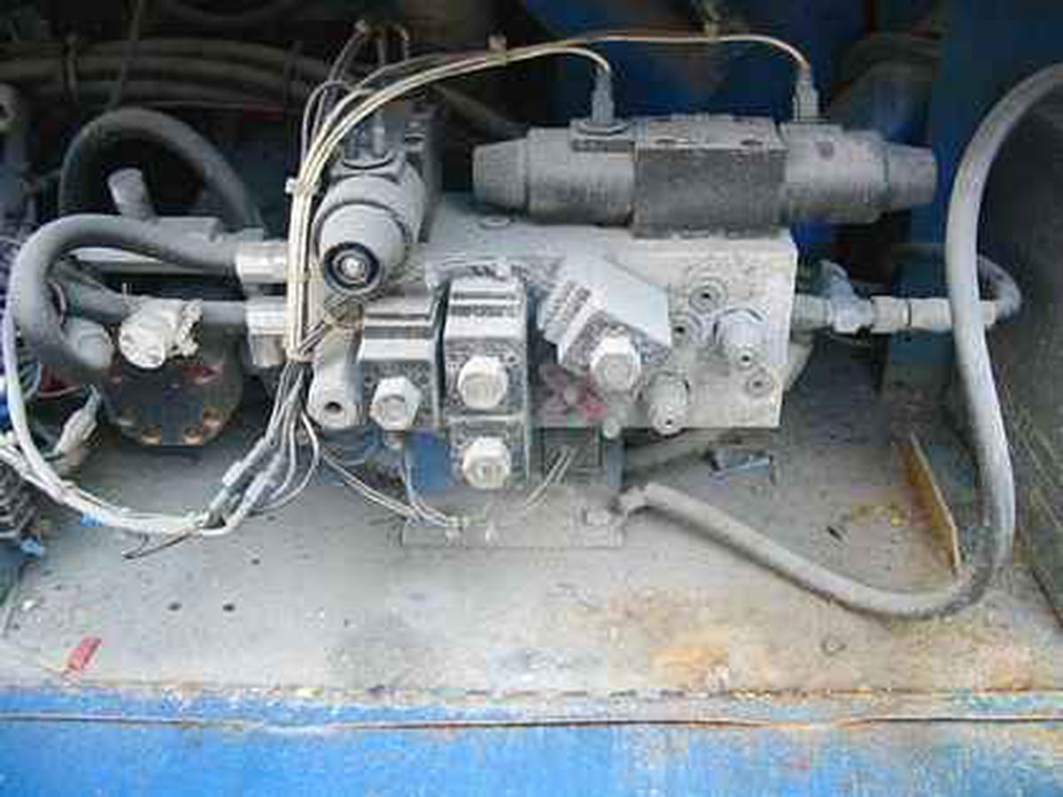 1993 Up-Right 63500 Manlift