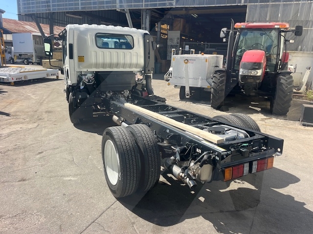 Truck Chassis Isuzu NPR - Gasoline