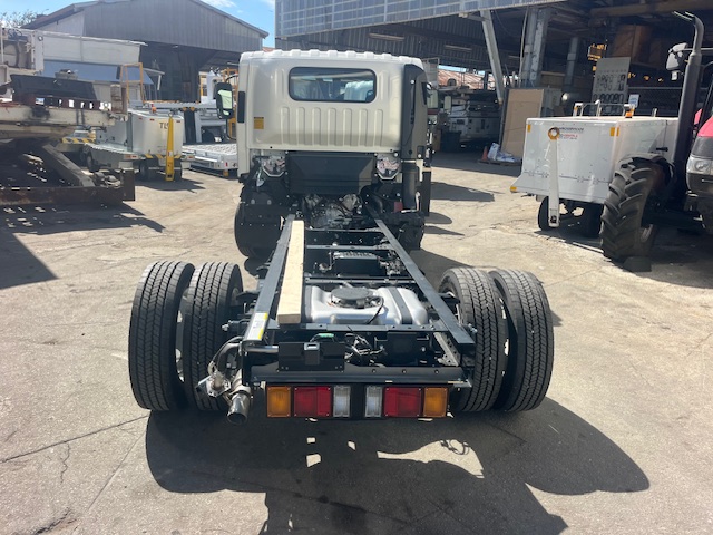 Truck Chassis Isuzu NPR - Gasoline