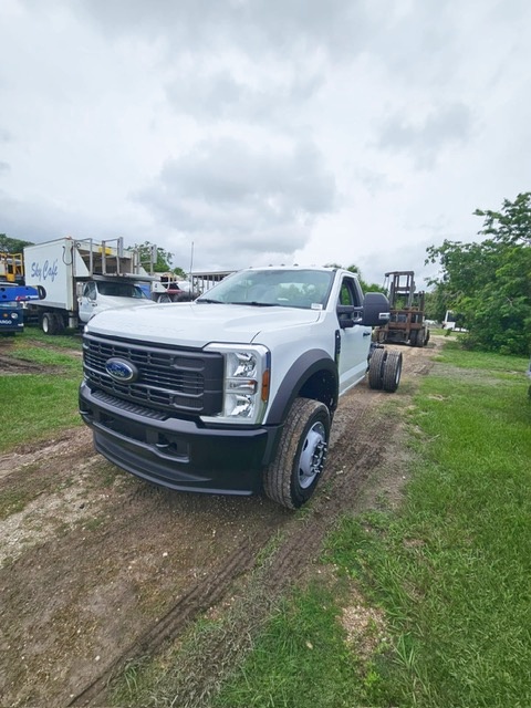 Truck Chassis Ford F-600