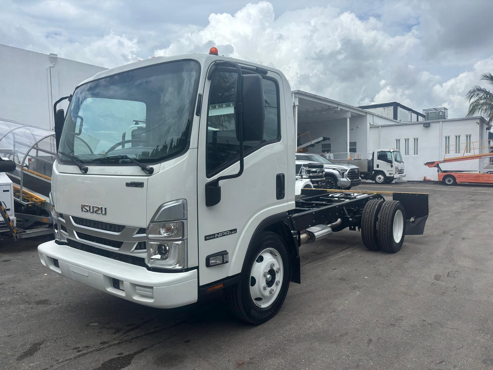 Truck Chassis Isuzu NPR - Gasoline