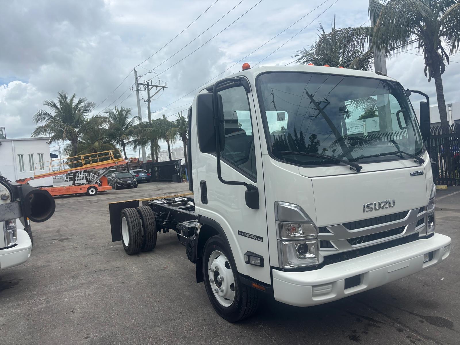 Truck Chassis Isuzu NPR - Gasoline