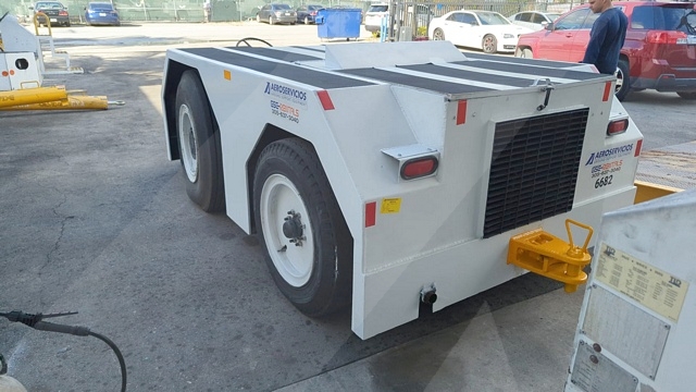 Push Back Tractor S&S GT-32 Gasoline Engine