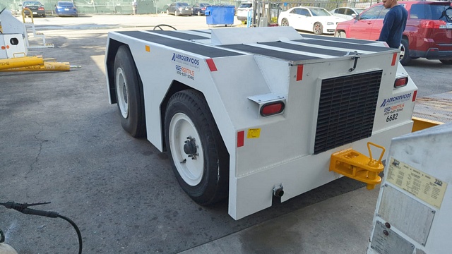 Push Back Tractor S&S GT-32 Gasoline Engine