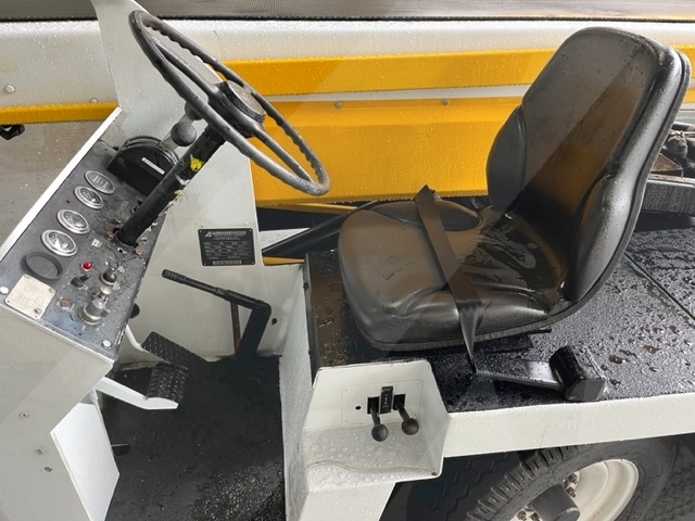 Belt Loader Tug 660