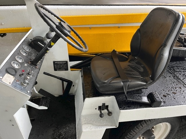 Belt Loader Tug 660