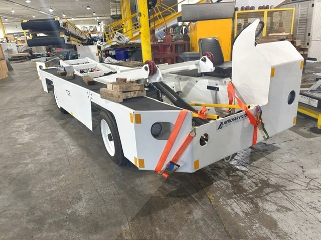 Belt Loader Tug 660