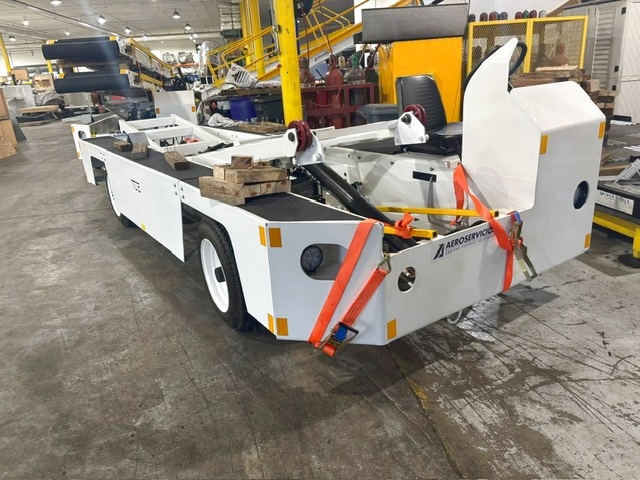 Belt Loader Tug 660