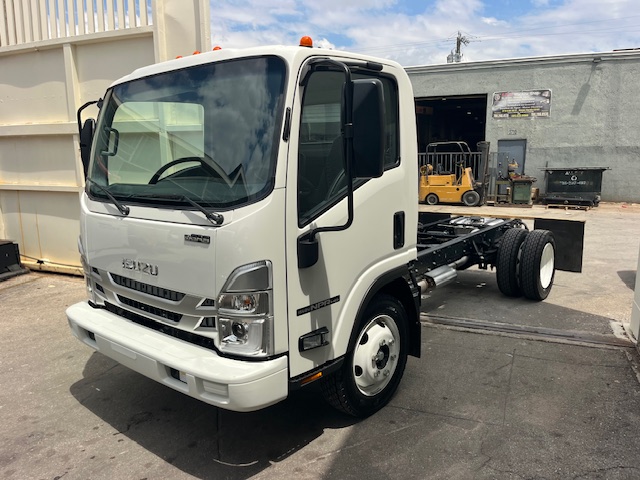 Truck Chassis Isuzu NPR - Gasoline