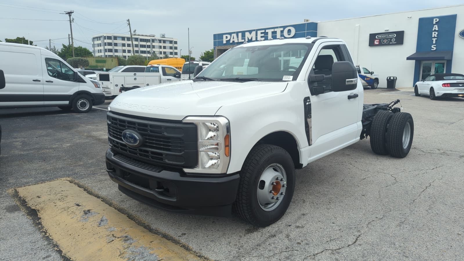 Truck Chassis Ford F-350 XL SD 2026