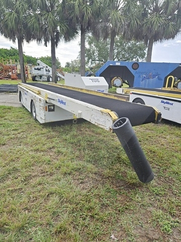 Belt Loader Tug 660E