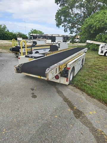 Belt Loader Tug 660E