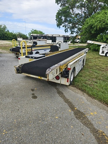 Belt Loader Tug 660E