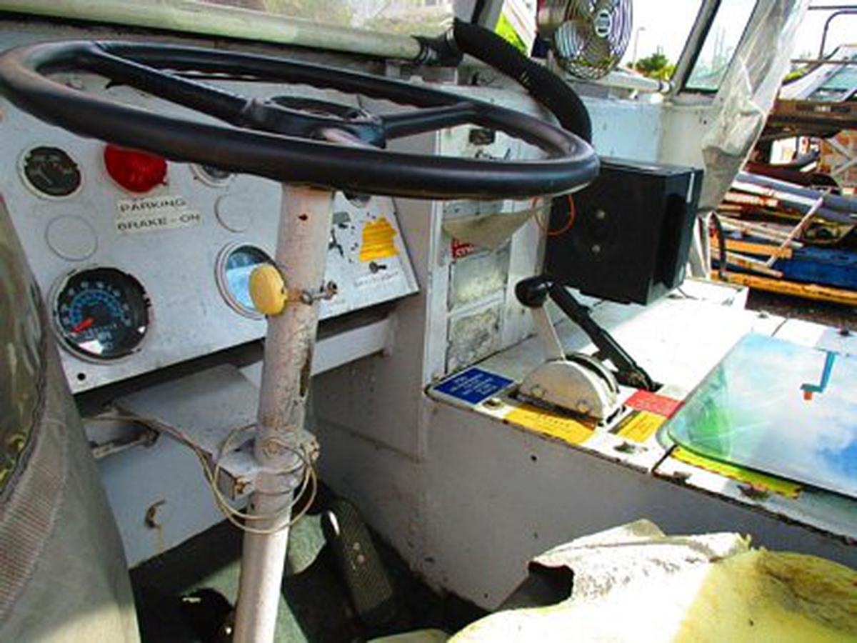 Push Back Tractor Hough-Paymover T-180 FA