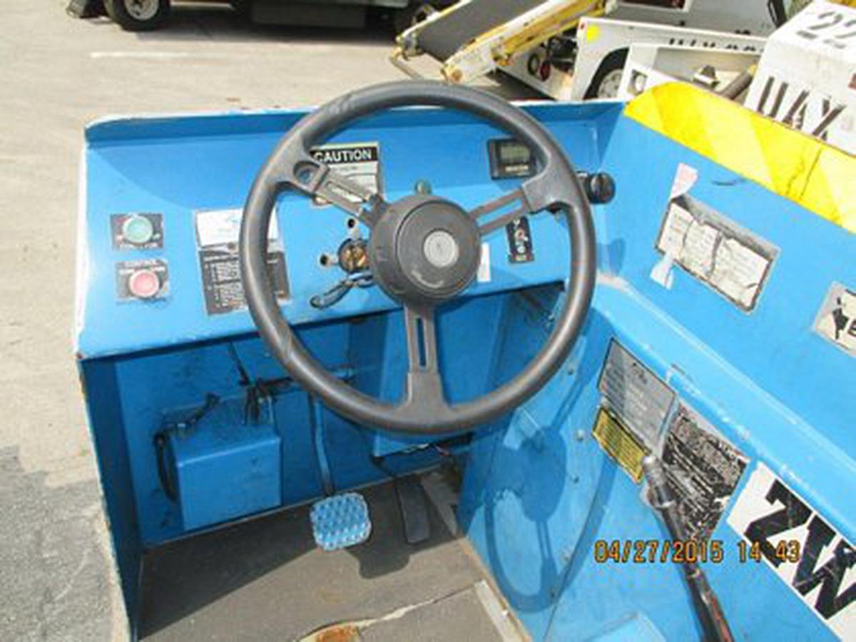 Belt Loader Tug 440-E