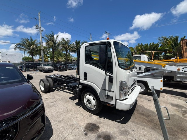 Truck Chassis Isuzu NPR - Gasoline