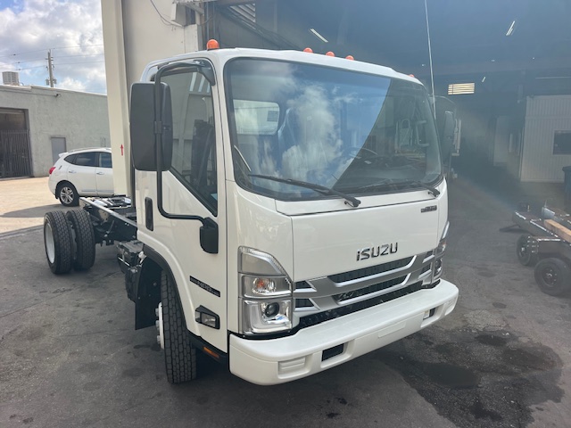Truck Chassis Isuzu NPR - Gasoline
