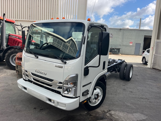 Truck Chassis Isuzu NPR - Gasoline