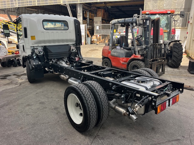 Truck Chassis Isuzu NPR - Gasoline
