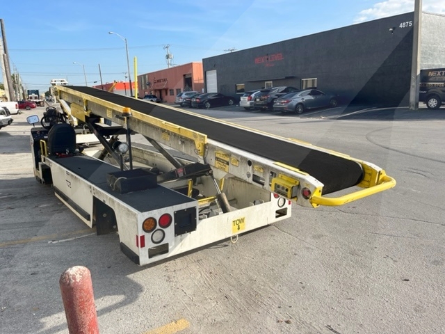 Belt Loader Tug 660E