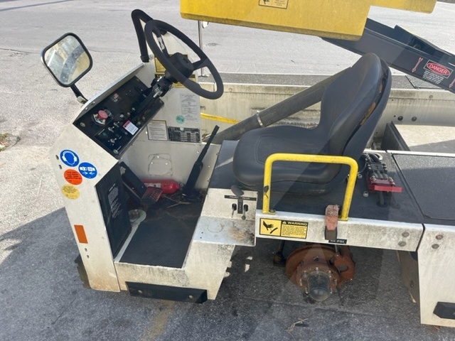 Belt Loader Tug 660E