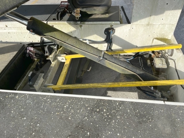 Belt Loader Tug 660E