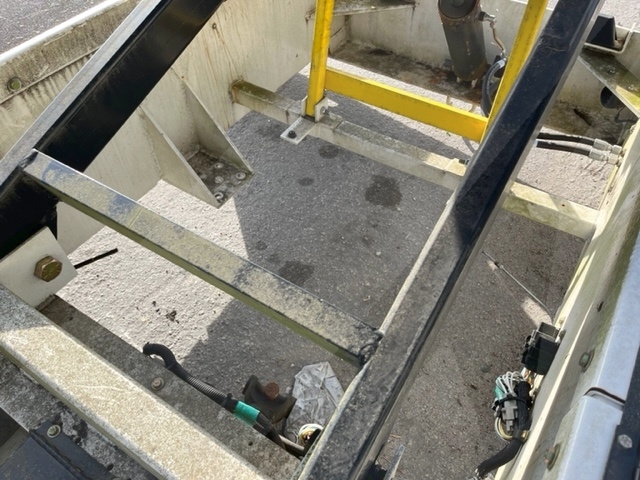 Belt Loader Tug 660E