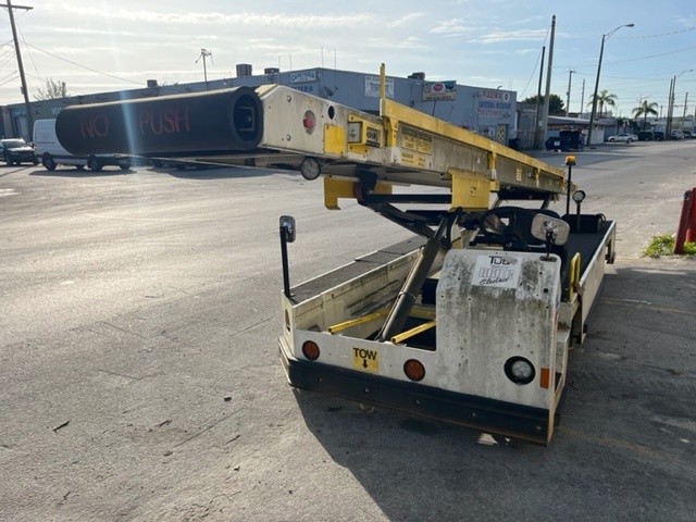 Belt Loader Tug 660E