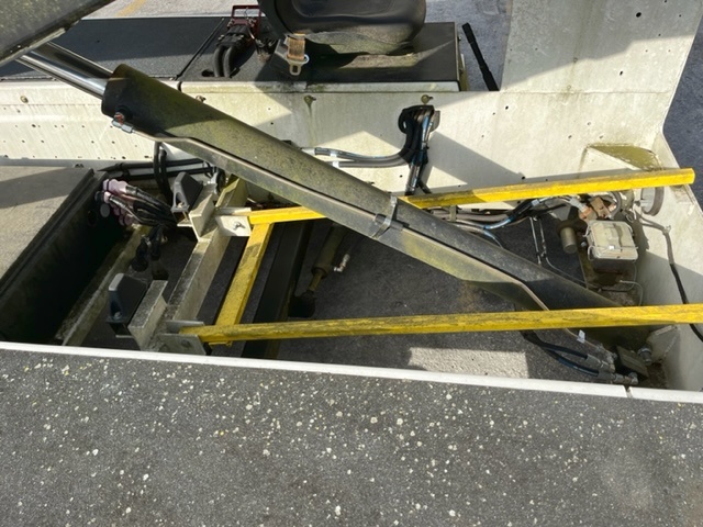 Belt Loader Tug 660E