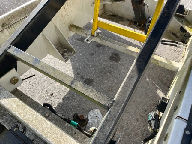 Belt Loader Tug 660E