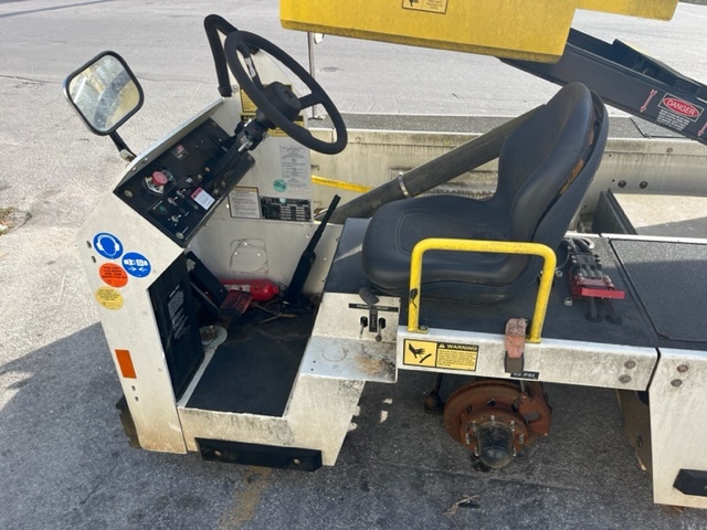 Belt Loader Tug 660E