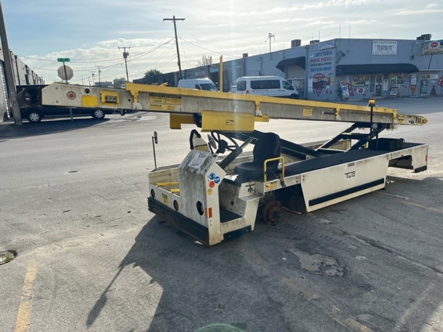 Belt Loader Tug 660E