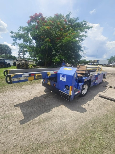 Belt Loader Tug 660