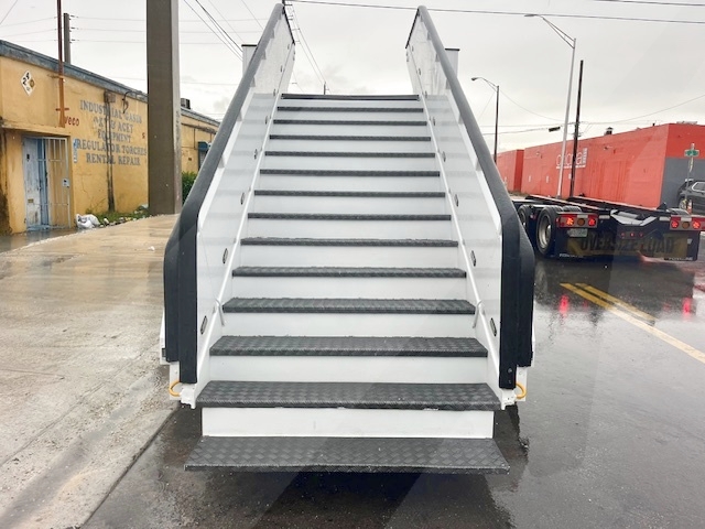 Universal Wide Passenger Stair FMC/UDS-1