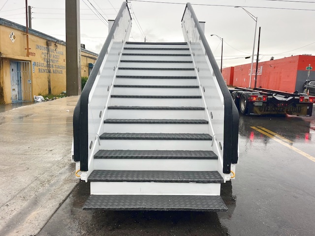 Universal Wide Passenger Stair FMC/UDS-1