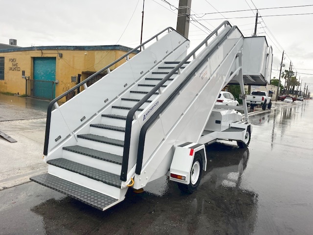 Universal Wide Passenger Stair FMC/UDS-1