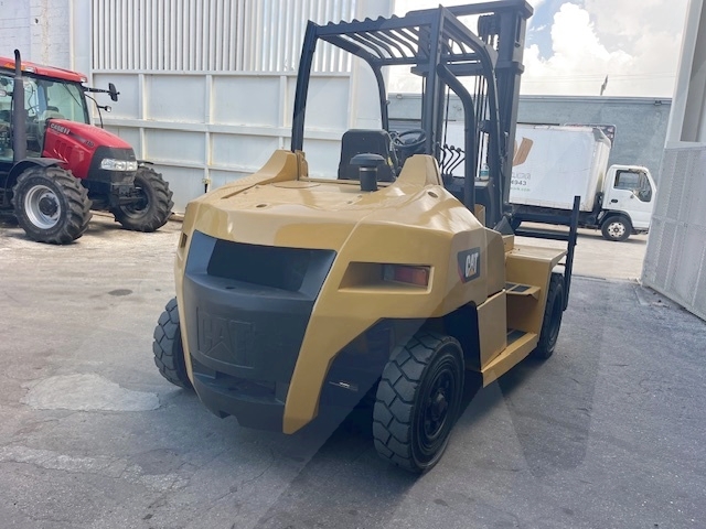Fork Lift Standard Caterpillar DP70N - 15,500 lbs