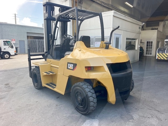 Fork Lift Standard Caterpillar DP70N - 15,500 lbs